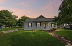 207 W Vine Street, Brighton, IL 62012