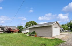 206 Main Street, Grinnell, IA 50112