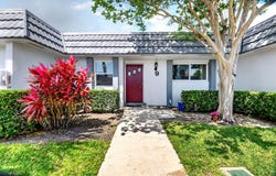 2886 E Fernley Dr E, West Palm Beach, FL 33415