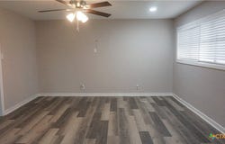 2206 E Stayton Avenue, Victoria, TX 77901