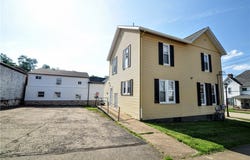 87 3rd St, California, PA 15419