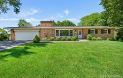 824 Skyline Drive, Barrington, IL 60010