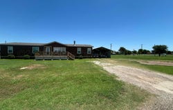 712 GROOM Avenue, Panhandle, TX 79068-1984