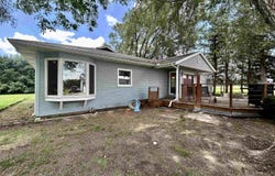 5214 E Mourn Ln, Hutchinson, KS 67501