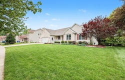 2045 Meadowdale Drive NW, Grand Rapids, MI 49504