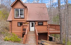 99 Debbie Lane, Slade, KY 40376