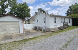 1419 S Granger Street, Harrisburg, IL 62946-3224