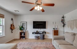 527 E Linden Lane, Mustang, OK 73064