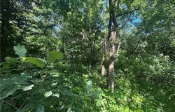 226 E Sugar Lake Drive, Mound City, KS 66056