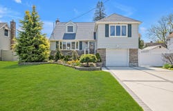 47 Parkview Circle, Bethpage, NY 11714