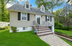 86 Lackawanna Blvd, Long Hill Twp., NJ 07933-1929
