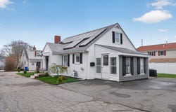 37 Blakely Ct, Fall River, MA 02720