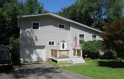 14 Richardson Rd, Hudson, MA 01749