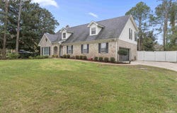 3893 Paradise Bay Dr, Gulf Breeze, FL 32563
