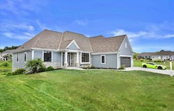 1424 White Deer Trail, Waukesha, WI 53189