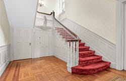 90 Rhode Island Avenue, Newport, RI 02840