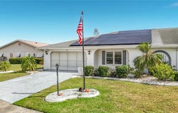 905 BLUEWATER Drive, SUN CITY CENTER, FL 33573
