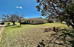 700 S Bowie Avenue, Tulia, TX 79088