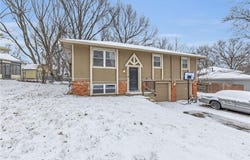105 SW Gladstone Drive, Blue Springs, MO 64014