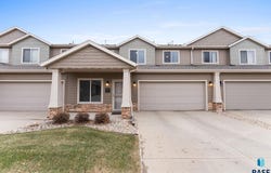 5400 S Cobblestone Pl, Sioux Falls, SD 57108