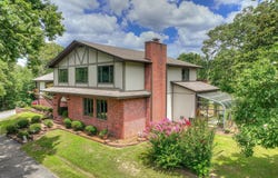 948 Oak Crest, Baxter Springs, KS 66713