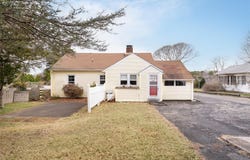 12 Bishop, Westhampton, NY 11977