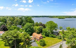 29 Saddle Dr, Bridgewater, MA 02324