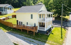 120 W Gay St, Staunton, VA 24401
