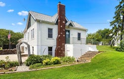212 MCGINLEY Street, Washington, IL 61571