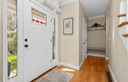 9 Thurston Place, Medfield, MA 02052