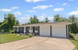 5000 Cavalier Court, Godfrey, IL 62035