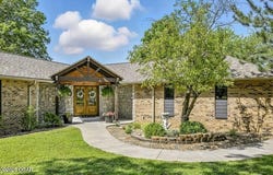 5774 Pine Tree Circle, Loma Linda, MO 64804