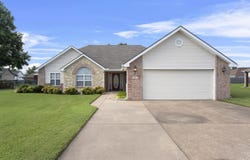 707 E 10th Street, Grove, OK 74344