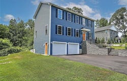 29 Graves Avenue, North Smithfield, RI 02896