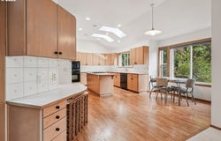 12 MONTICELLO DR, Lake Oswego, OR 97035