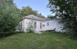 121 E 8th Street, Burlington Junction, MO 64428