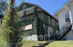 1005 Somerset Dr, Charleston, WV 25302
