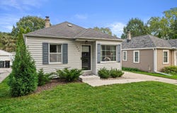 1908 N 118th St, Wauwatosa, WI 53226