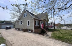 836 E BROAD STREET, GIBBSTOWN, NJ 08027