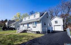 18 Farmingdale Avenue, Bloomfield, NJ 07003