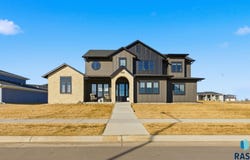 1130 E Madison St, Tea, SD 57064