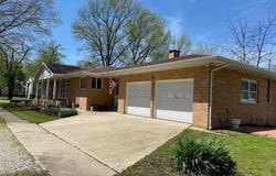 123 S Oak Street, Nokomis, IL 62075