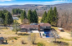 387 South Street, Waymart, PA 18472