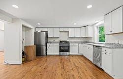 27 Bradford Road, Wiscasset, ME 04578