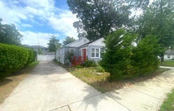 131 W Groveland Ave, Somers Point, NJ 08244