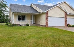 104 Country View Dr, Mechanicsville, IA 52306