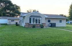 522 1st Street SE, Madelia, MN 56062