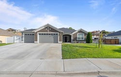 4715 Bermuda Dunes DR, Pasco, WA 99301-2198