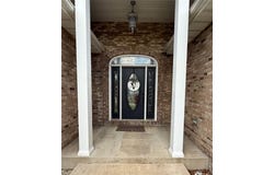 113 E Wood St, Shelbina, MO 63468