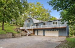10552 Rolling Hills Drive, Burlington, IA 52601
